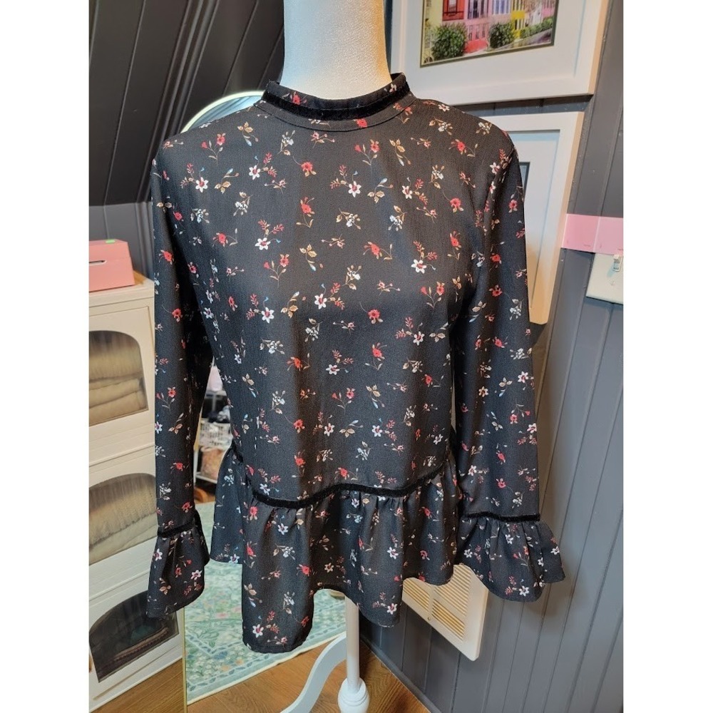 Women's HAUTE  ROGUE Black Floral Blouse with Velvet Accent Trim - Size Small
